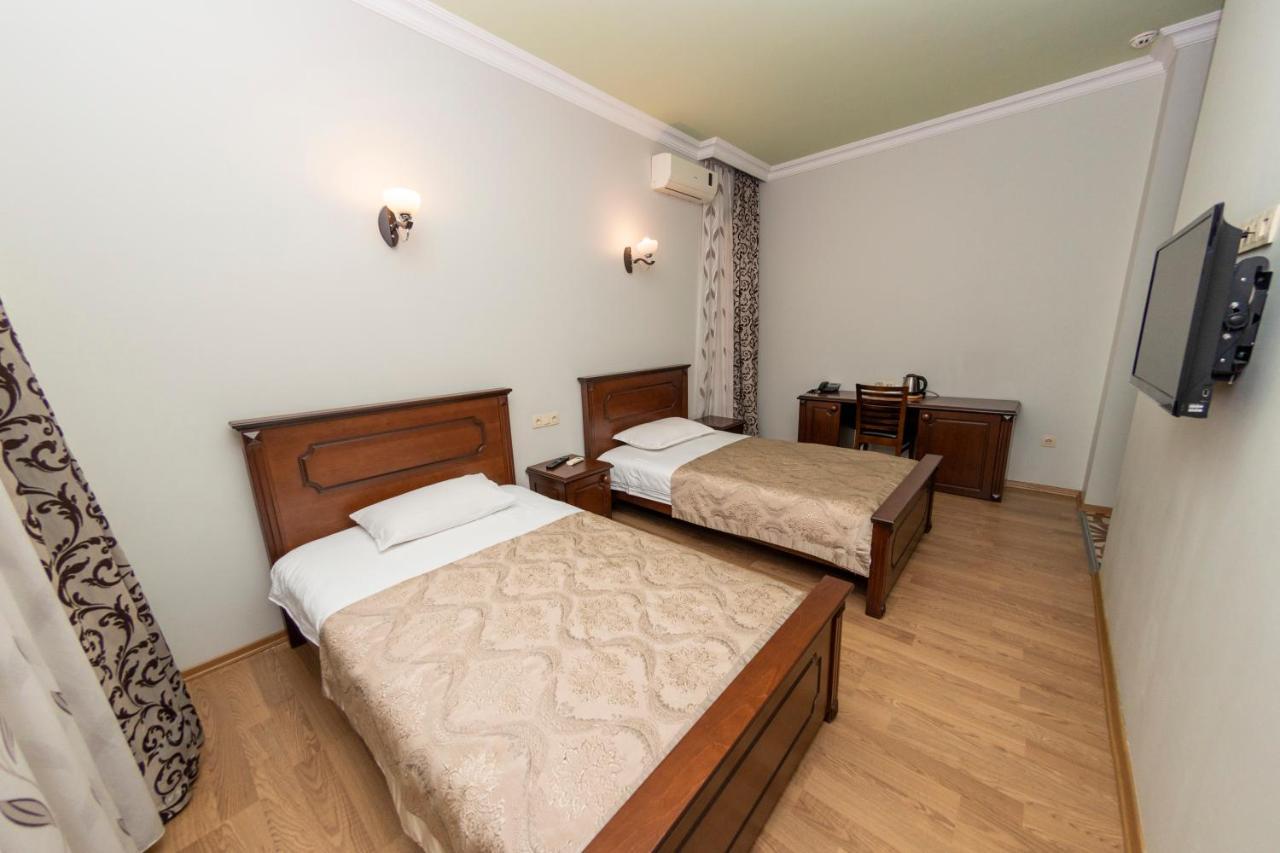 Eiffel Hotel Batumi Exteriör bild