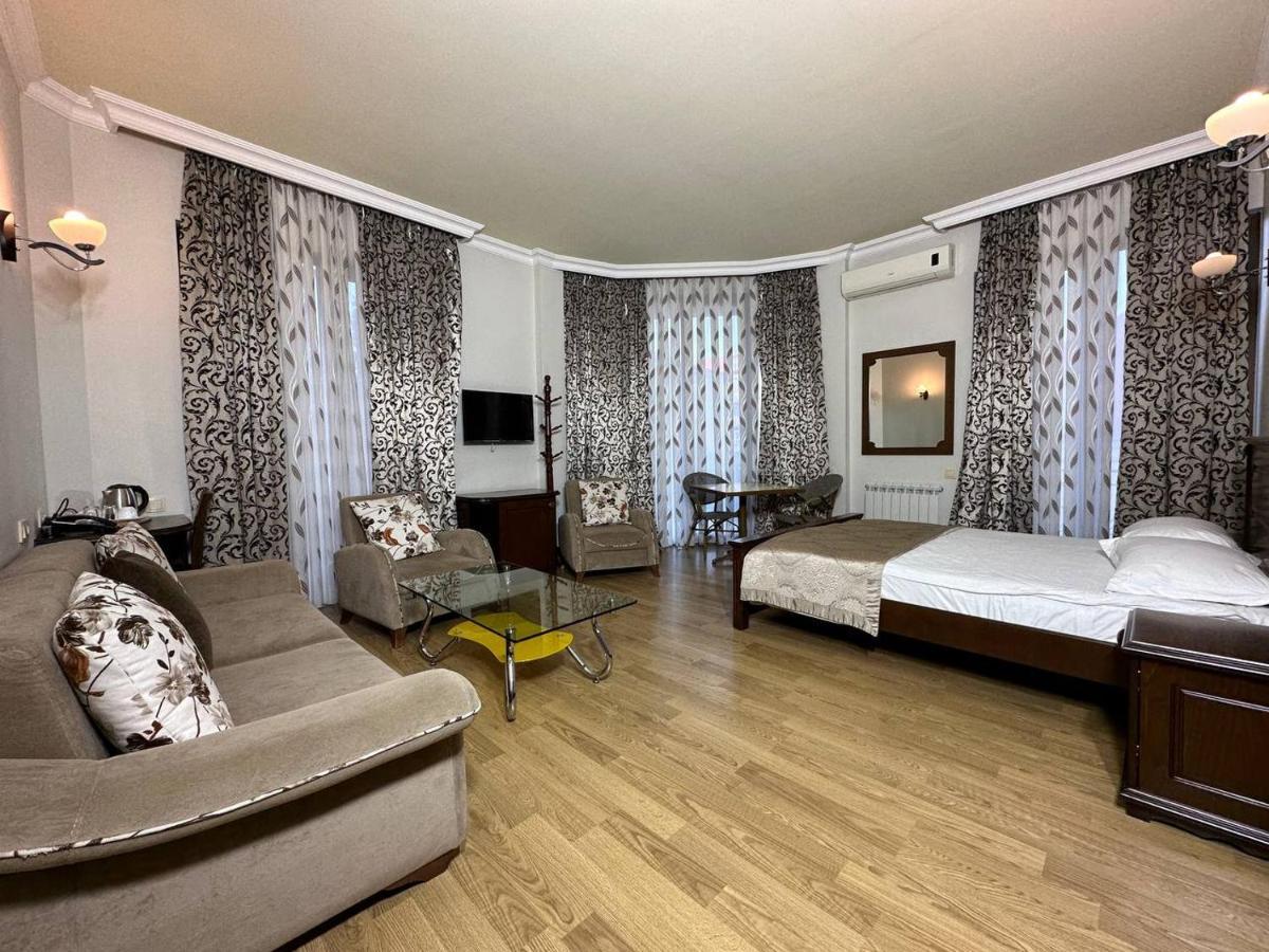 Eiffel Hotel Batumi Exteriör bild