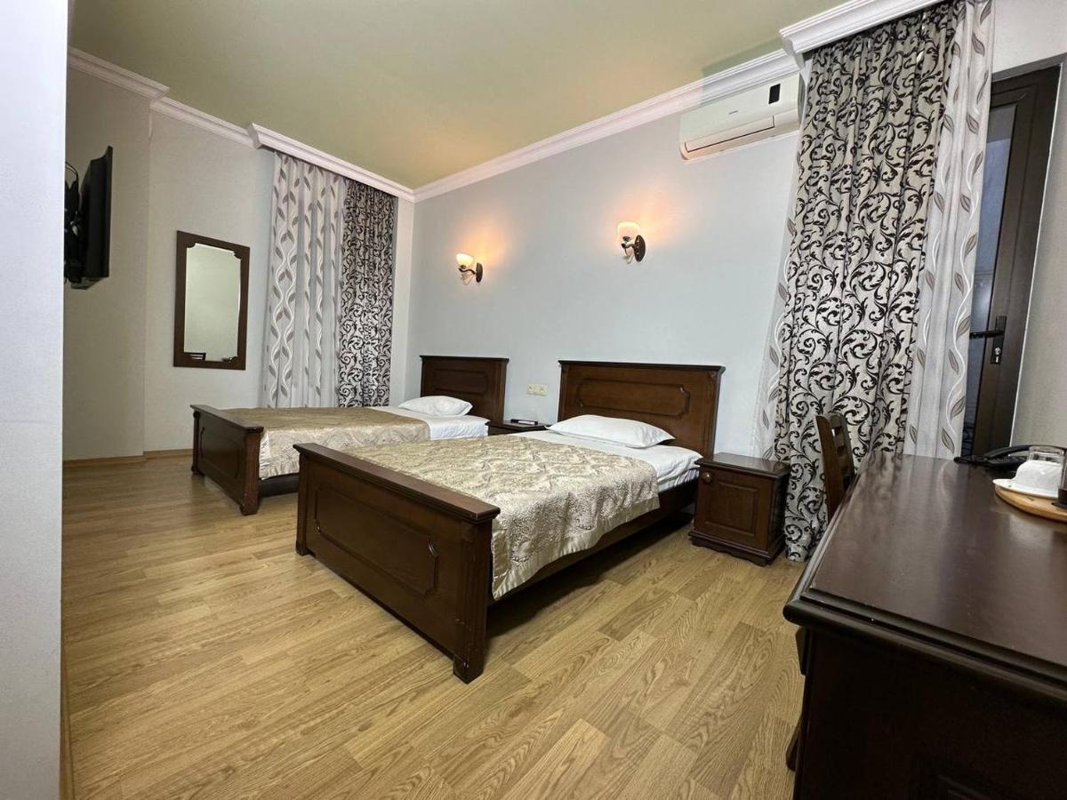 Eiffel Hotel Batumi Exteriör bild