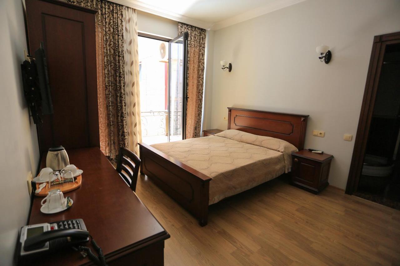 Eiffel Hotel Batumi Exteriör bild