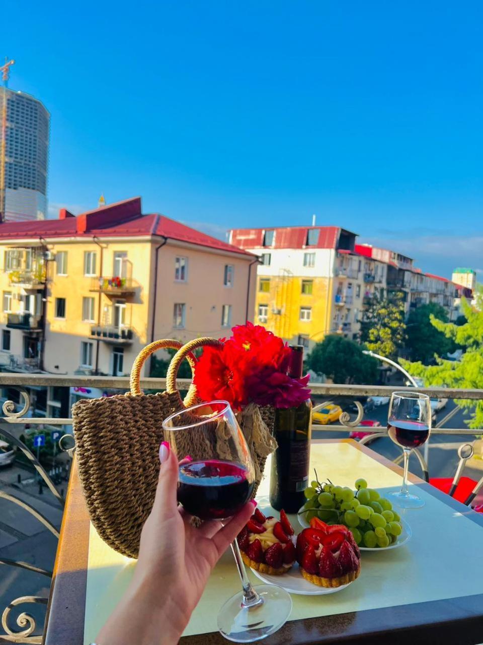 Eiffel Hotel Batumi Exteriör bild