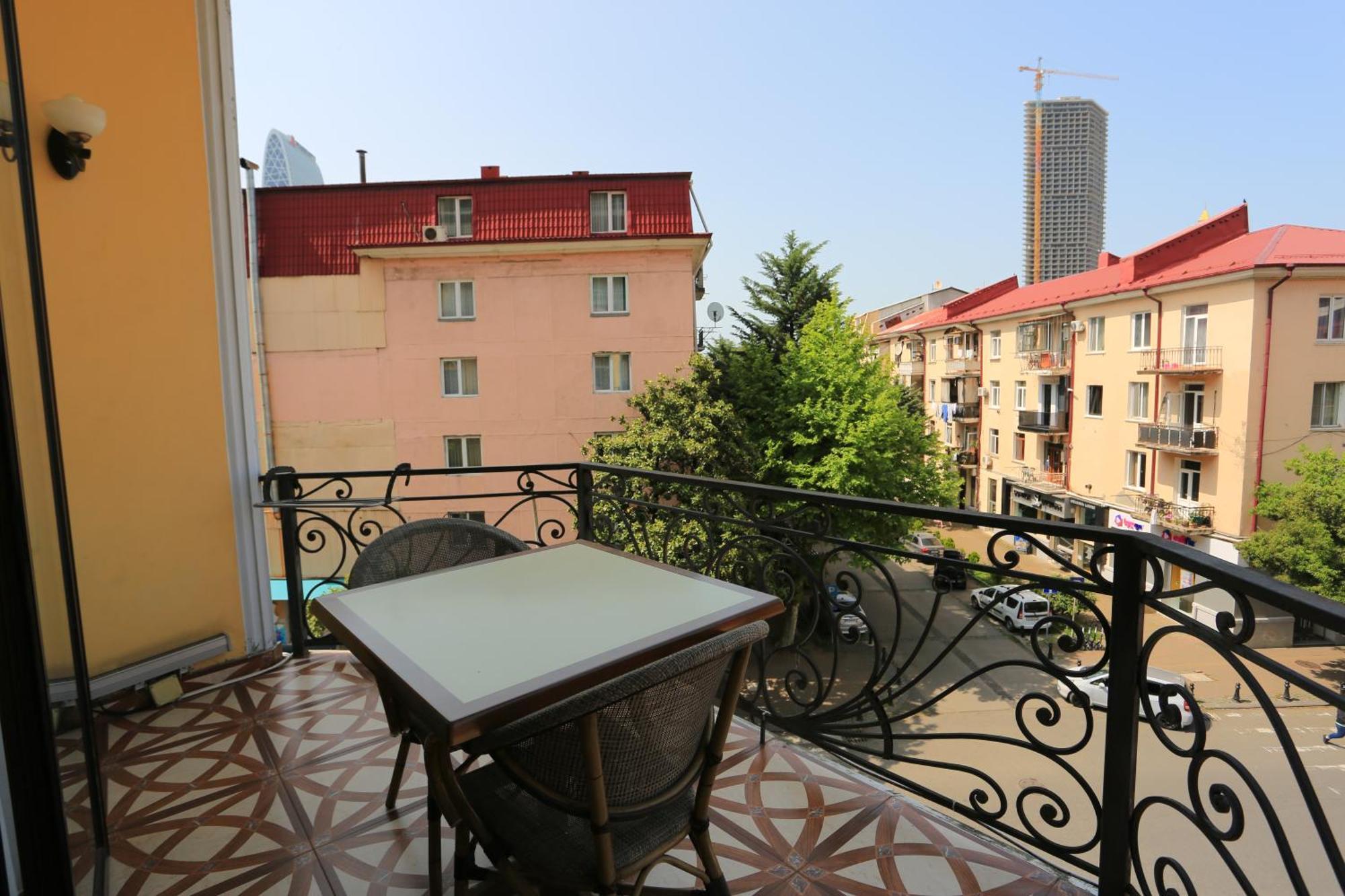 Eiffel Hotel Batumi Exteriör bild